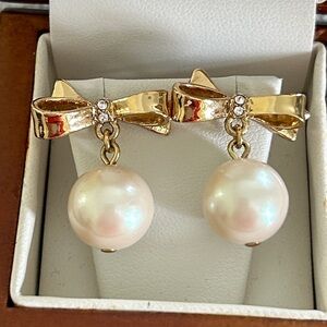 Elegant Gold and Pearl Bow Earrings